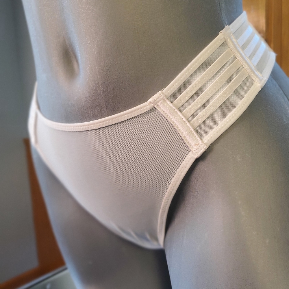 LUXE M Coconut White Mesh Cheekini Panty